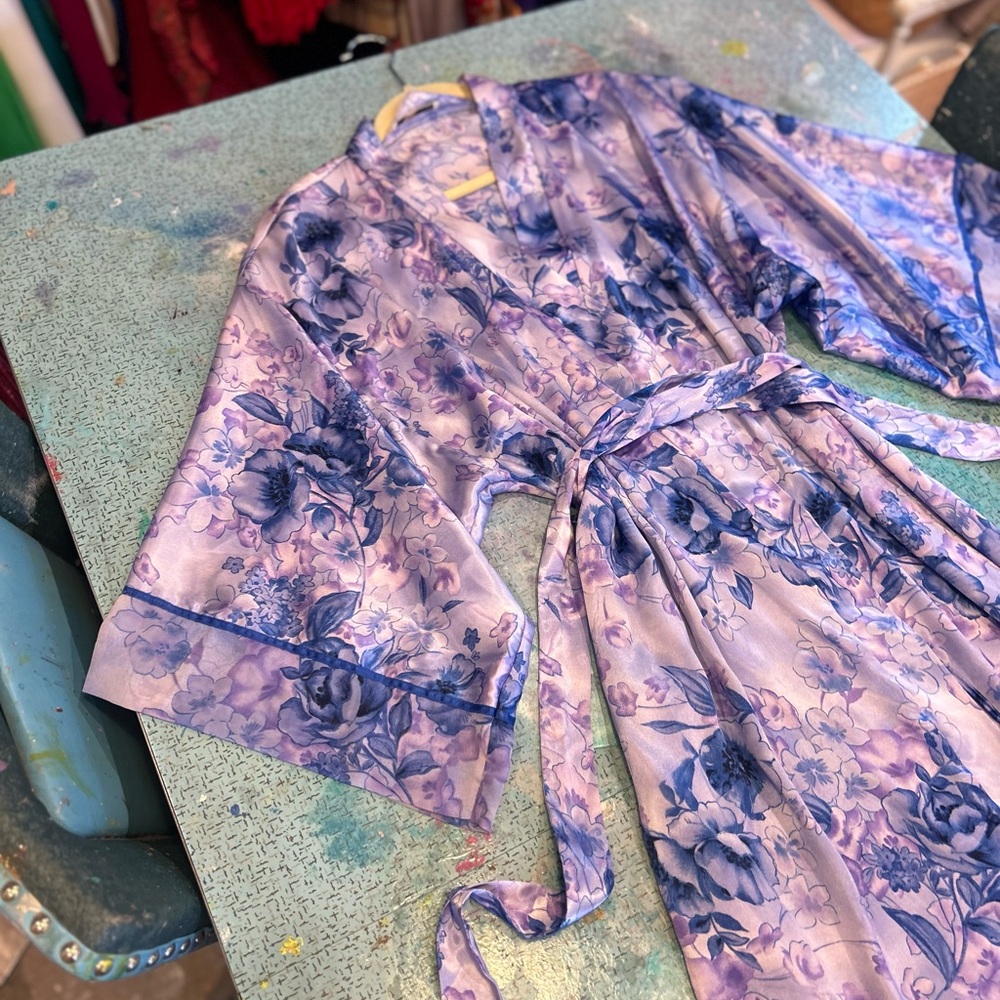 Lilac Floral Robe - Picture 2 of 10